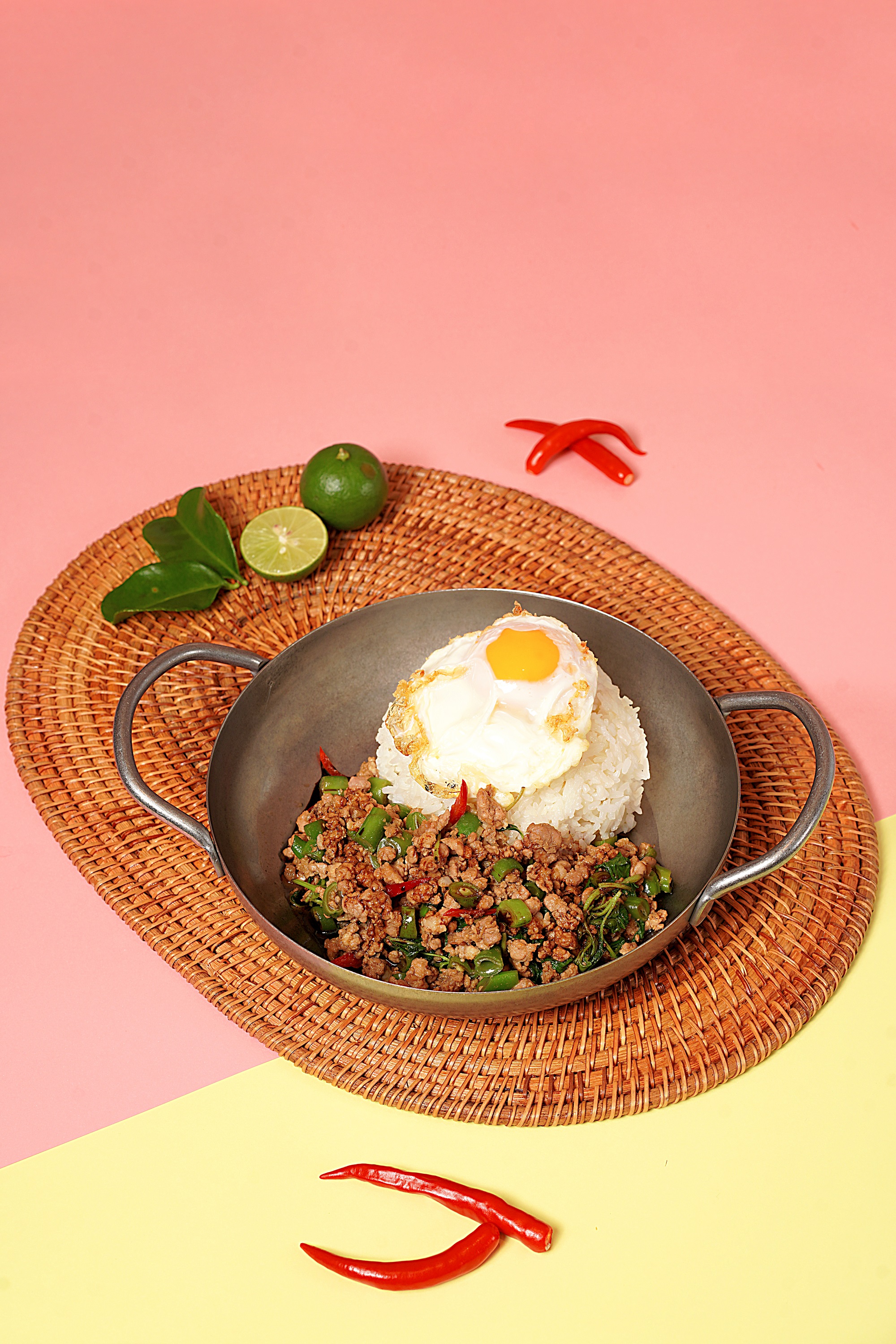 金不換炒豬肉碎配飯及太陽(yáng)蛋Stir-Fried Minced Pork and Basil with Rice and Egg.JPEG