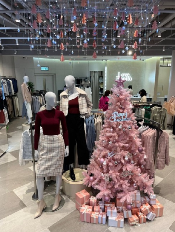 pink xmas tree.jpg
