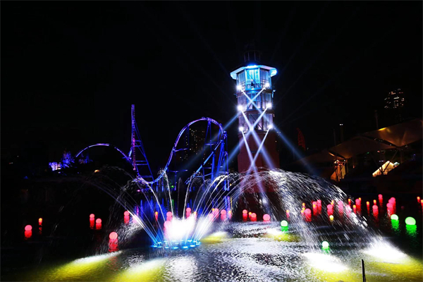 夜晚的歡樂谷化身35萬平米炫彩光樂園.jpg