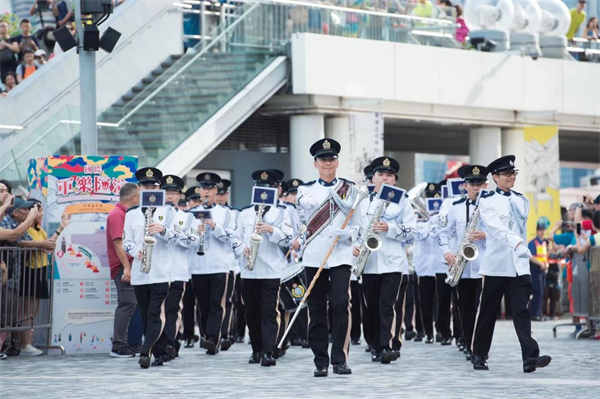 圖2-香港警察樂(lè)隊(duì)街邊匯演.jpg