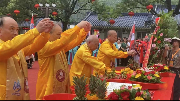 圖三：開(kāi)漳聖王民間祭祀獻(xiàn)禮.jpg