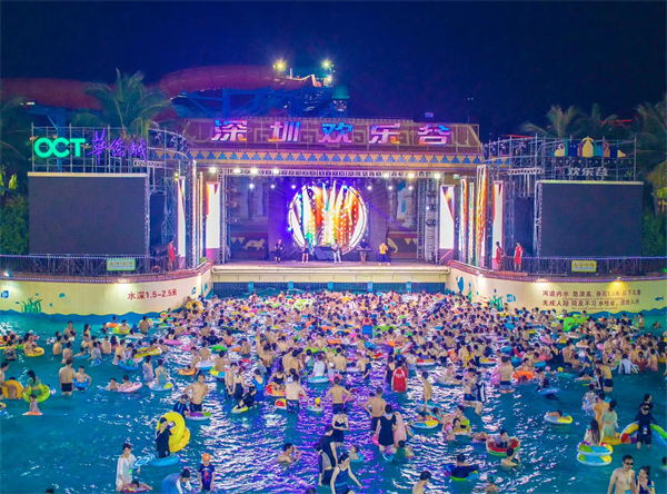 熱鬧的音樂節(jié)在水公園主舞臺上演.jpg