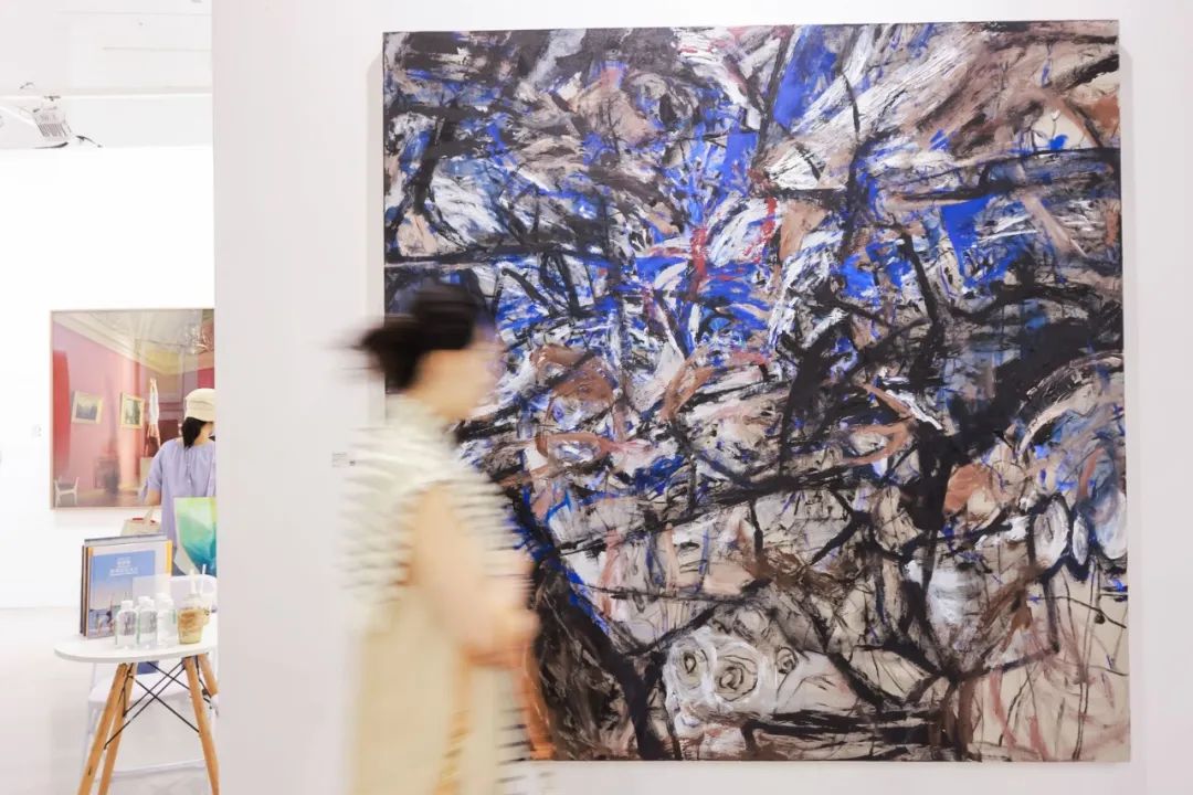 DnA SHENZHEN設計與藝術博覽會現(xiàn)場人氣高漲。深圳特區(qū)報記者 劉莎莎 攝.jpg