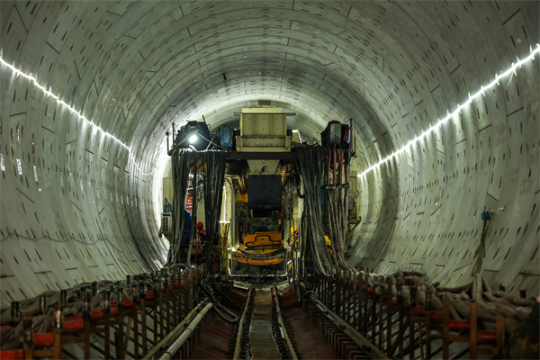 十萬(wàn)區(qū)間盾構(gòu)井至萬(wàn)頃沙區(qū)間右線隧道.jpg