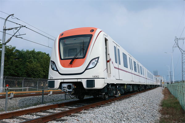 十四號(hào)線二期首列車2 陳濤坤攝.jpg