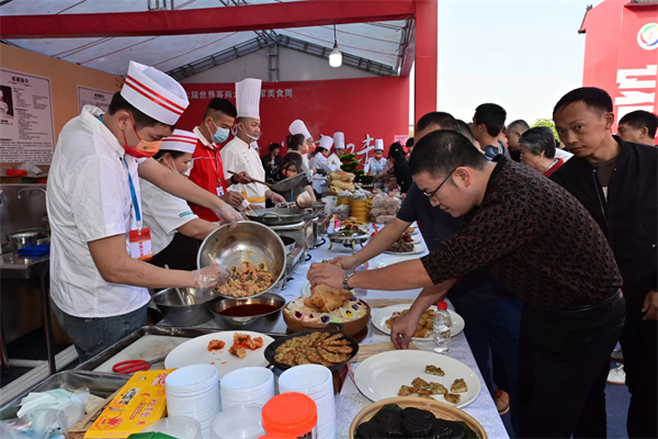 2、美食周   鐘小豐攝   .jpg