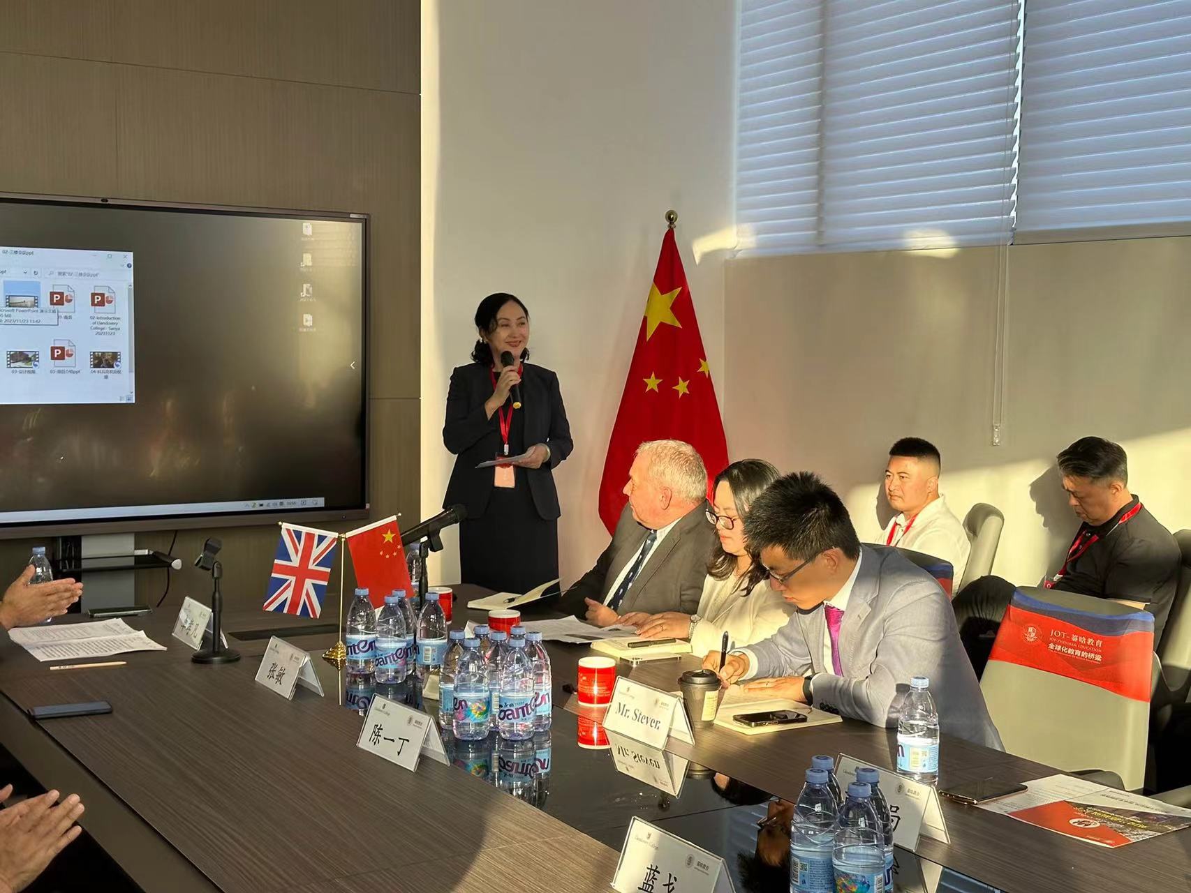 圖3 海棠區(qū)商務(wù)和金融發(fā)展局局長(zhǎng)金芝發(fā)言.jpg