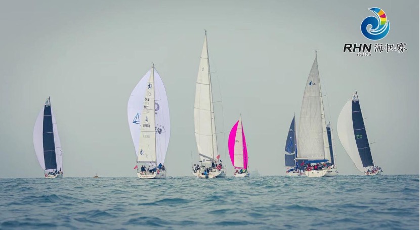 圖1-2023海帆賽全環(huán)賽賽隊海上競技（圖片來源：海帆賽組委會）.jpg