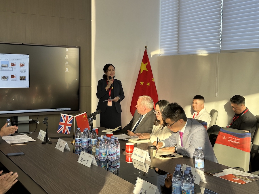 4 海棠區(qū)商務(wù)和金融發(fā)展局局長金芝發(fā)言的副本.jpg