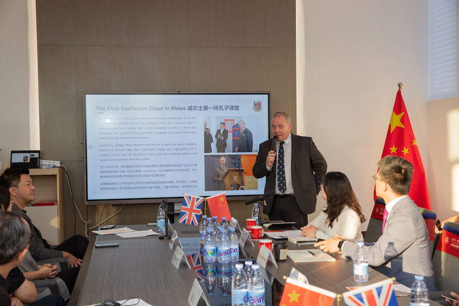 3 英國蘭德福瑞公學(xué)校長Mr. Findlay發(fā)言的副本.jpg