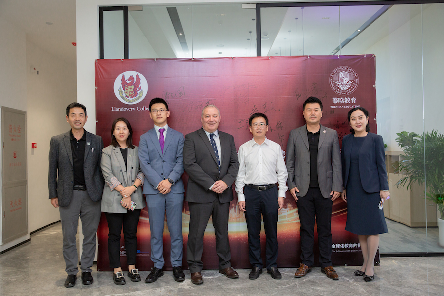 2 海棠區(qū)招商工作組參加活動(dòng)的副本.jpg