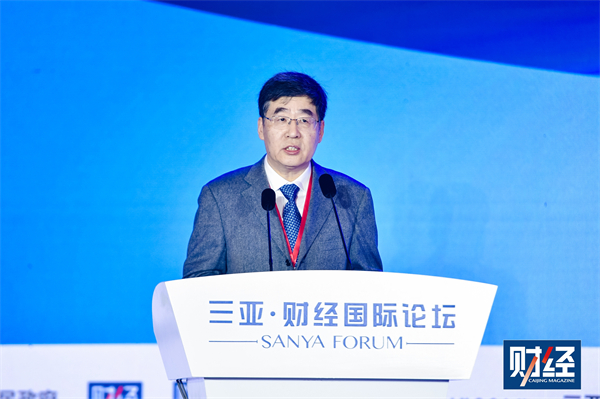 2  第十四屆全國政協(xié)提案委副主任、中國發(fā)展研究基金會理事長、國務(wù)院發(fā)展研究中心原副主任張軍擴發(fā)表主旨演講.jpg