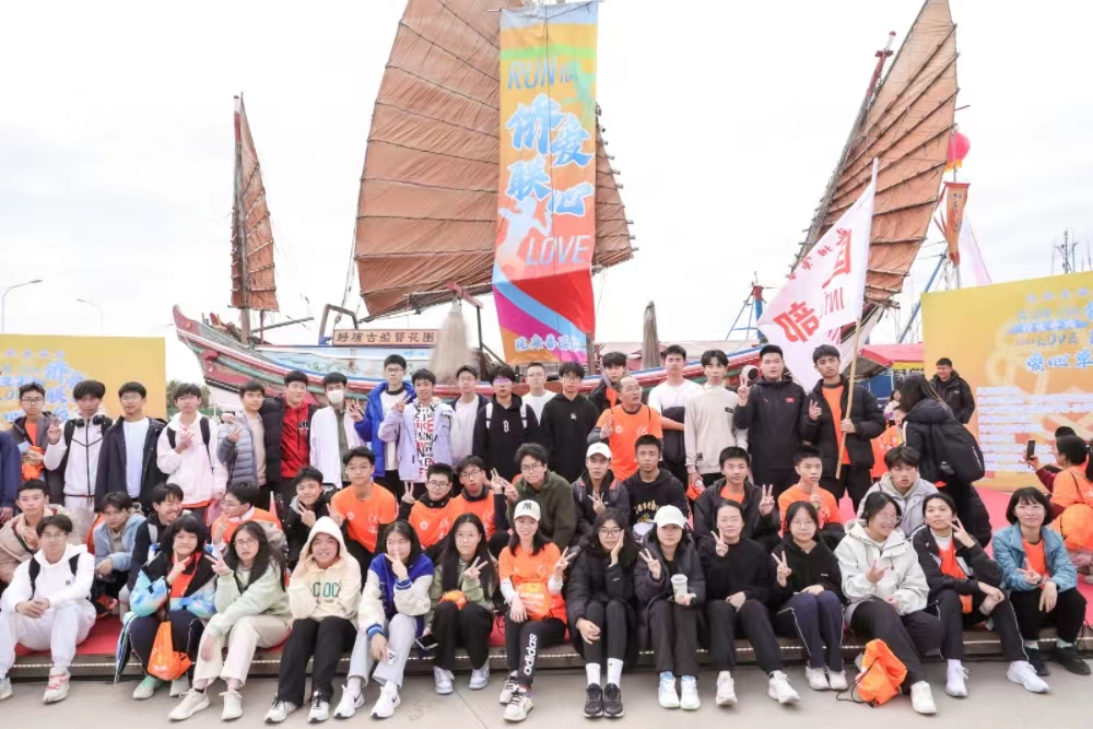 「僑愛聯(lián)心 Run For Love」助學公益跑合影 .jpg