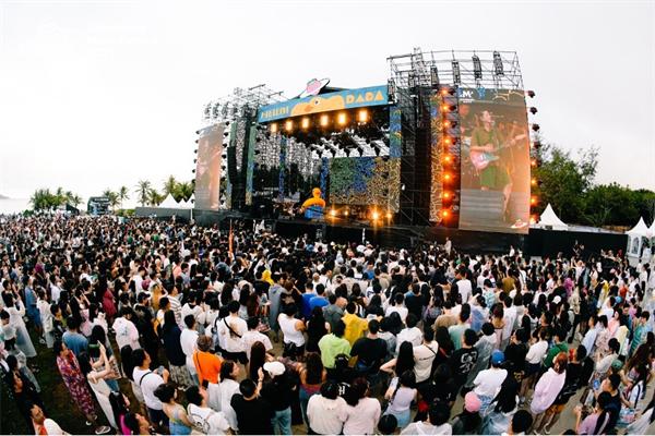 圖1- 往期2023三亞草莓音樂節(jié)活動(dòng)現(xiàn)場(chǎng)（三亞市旅發(fā)局供圖）.jpg