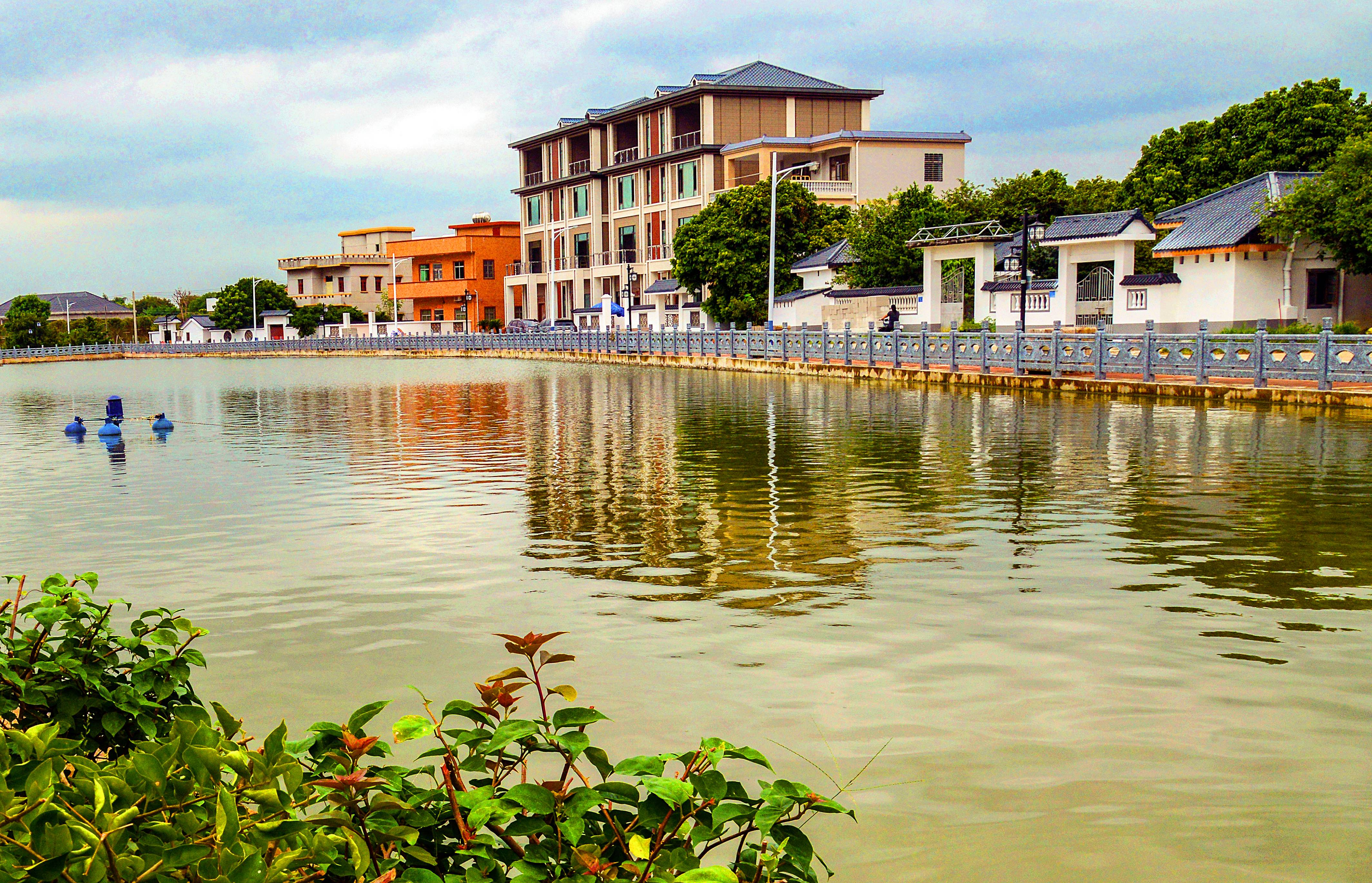 圖2、竹洞新農(nóng)居 覃小軍攝.jpg