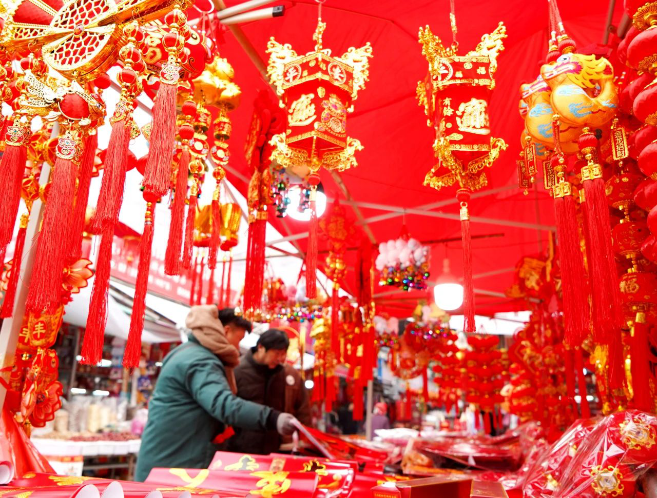 2.安徽巢湖：春節(jié)近 飾品俏 年味濃.png