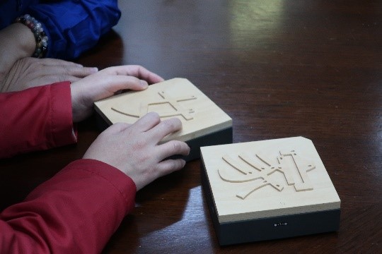 7： 洪強(qiáng)團(tuán)隊(duì)與不同團(tuán)體合年舉辦漢字工作坊，成功啟發(fā)視障人士對(duì)漢字的興趣。.jpg