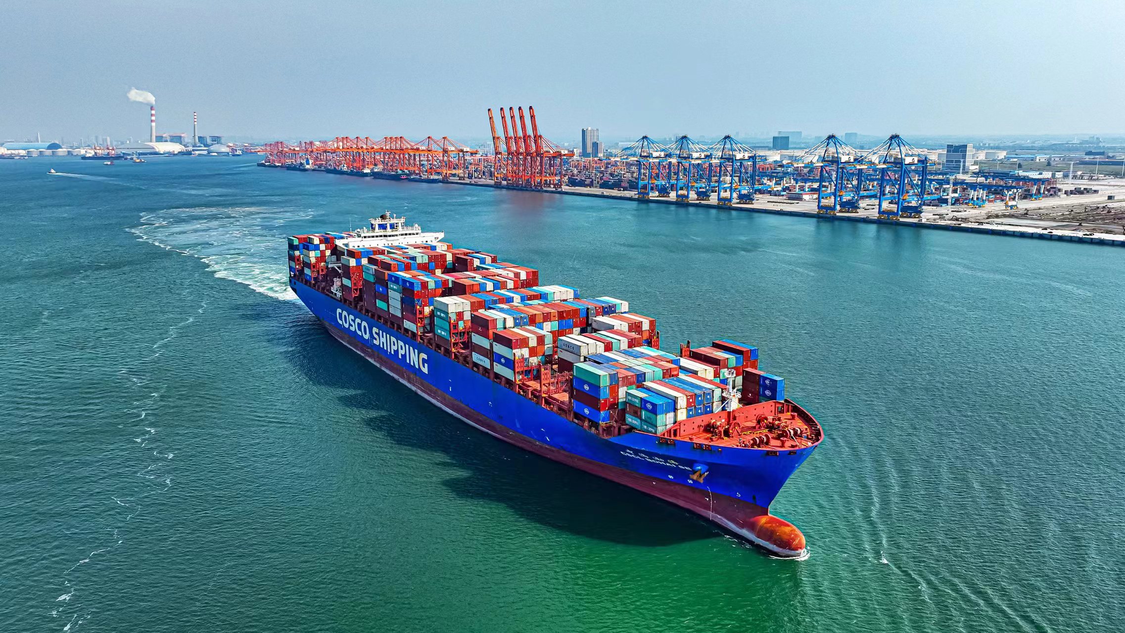 2、欽州港航拍圖  （中國（廣西）自由貿(mào)易試驗區(qū)欽州港片區(qū)管委供圖）.jpg