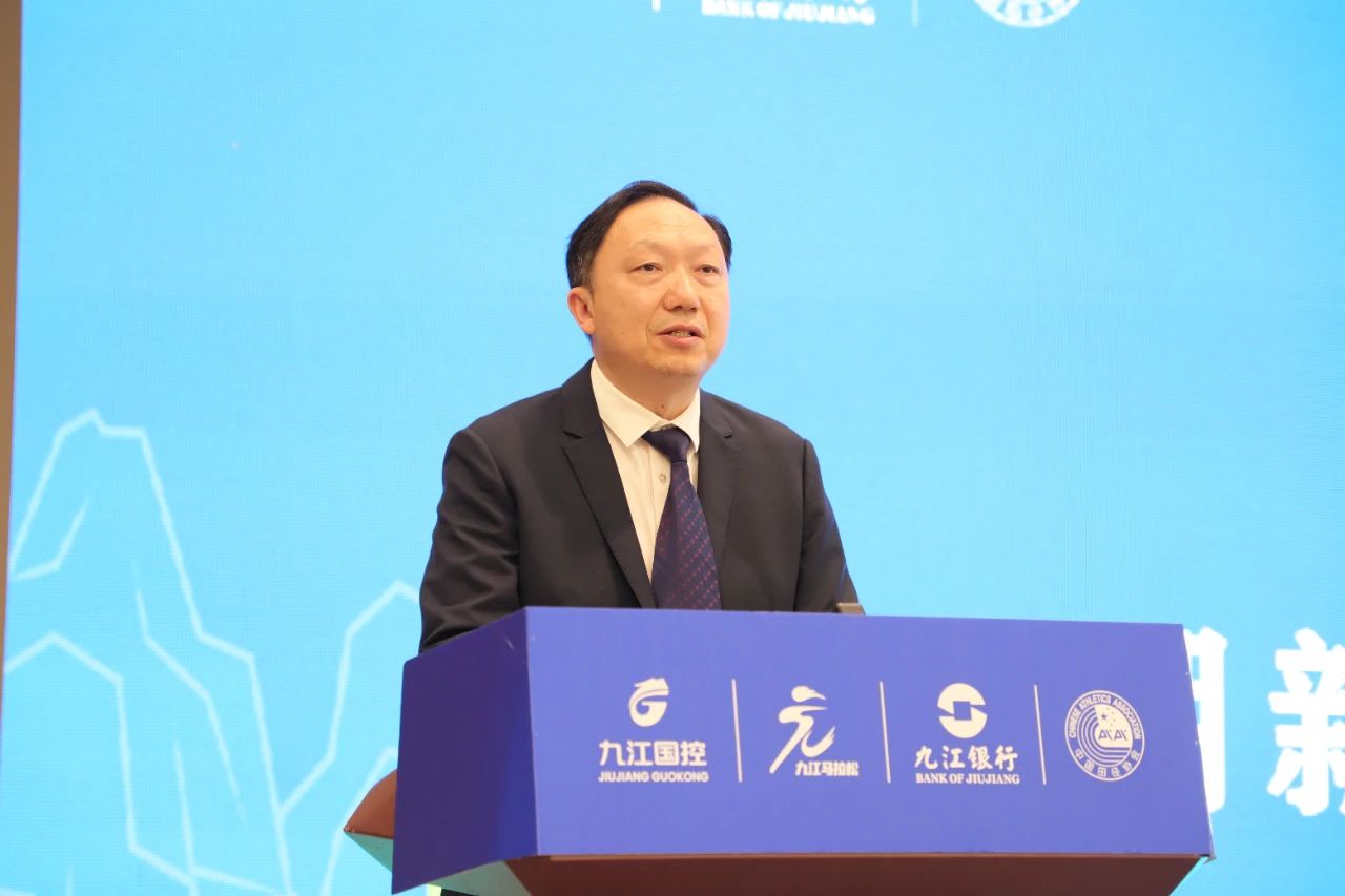 圖二 八里湖新區(qū)黨工委副書(shū)記、管委會(huì)主任王風(fēng)雷發(fā)布賽事亮點(diǎn).jpg