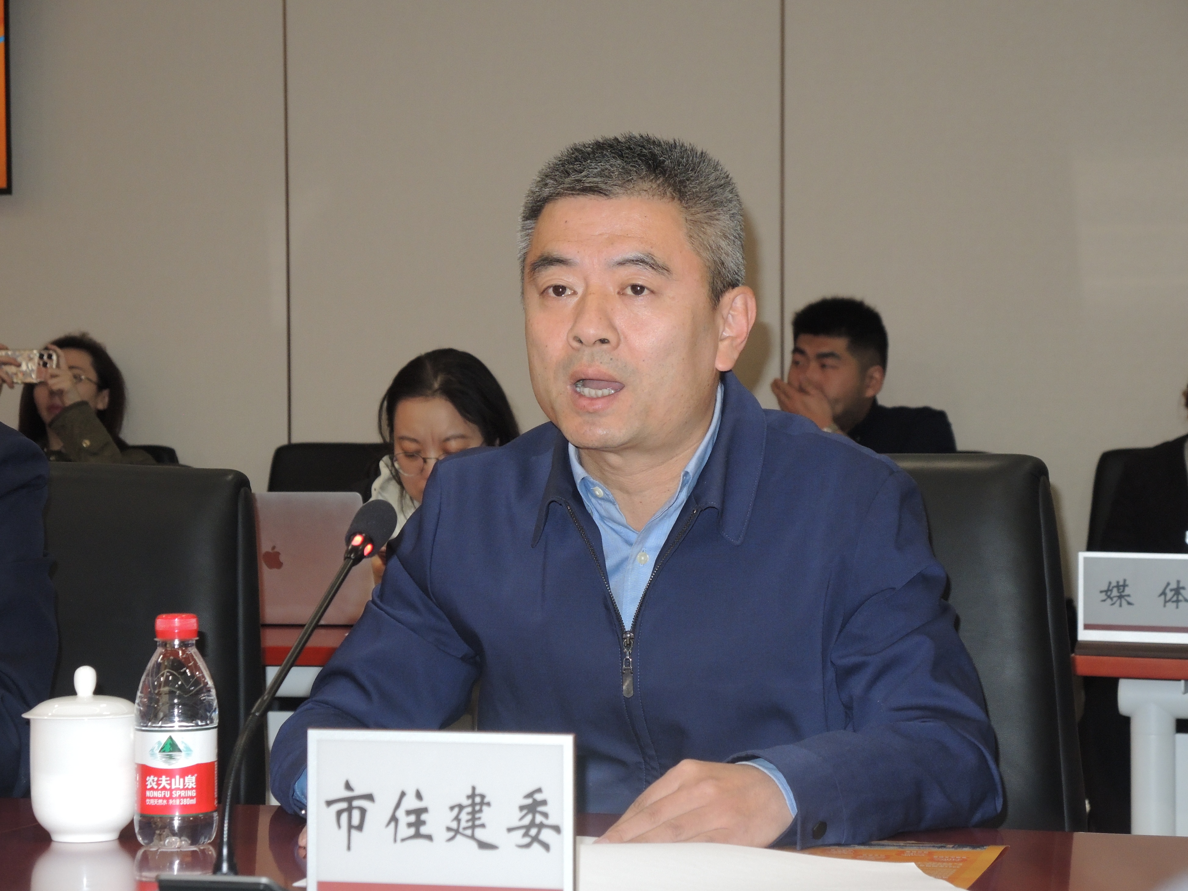 圖片3：北京市住房和城鄉(xiāng)建設(shè)委員會(huì)建築市場管理處處長孟海亮介紹工程諮詢與建築服務(wù)相關(guān)情況.jpg