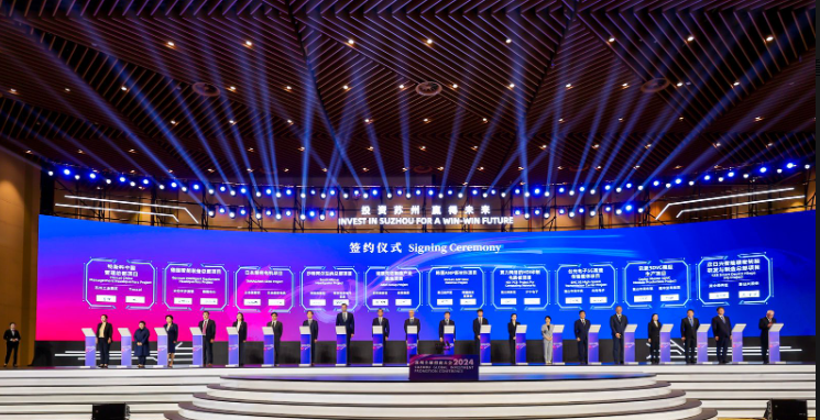 圖1： 現(xiàn)場(chǎng)，367個(gè)項(xiàng)目總投資3719.5億元現(xiàn)場(chǎng)集中簽約，覆蓋新能源、高端裝備、新一代信息技術(shù)、先進(jìn)材料等領(lǐng)域.png