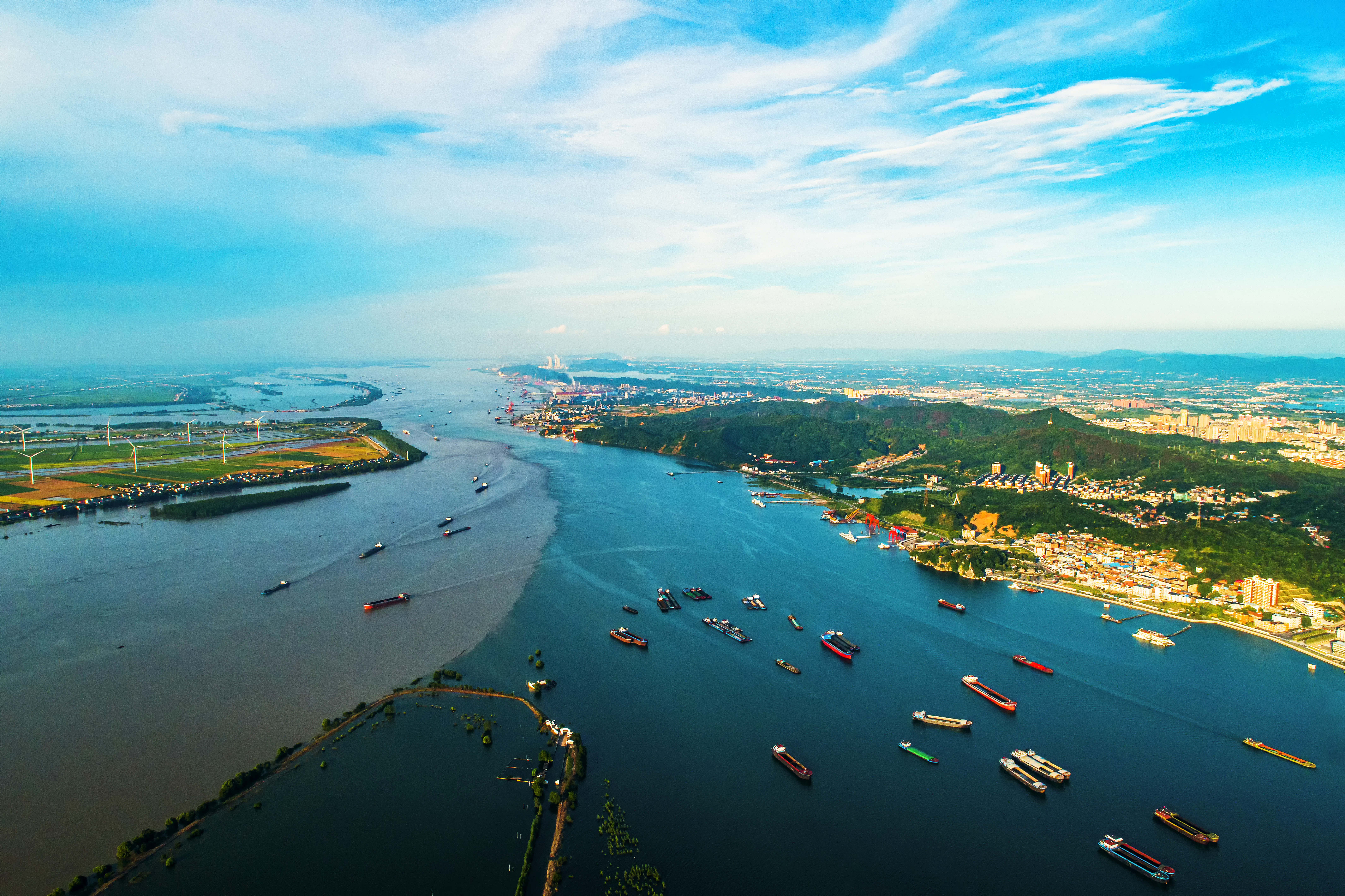 圖一 江湖兩色（李學華 供圖）.jpg