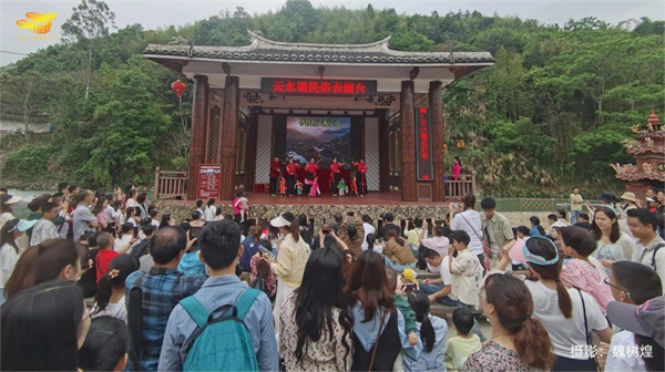 圖2 雲(yún)水謠木偶民俗表演.jpg