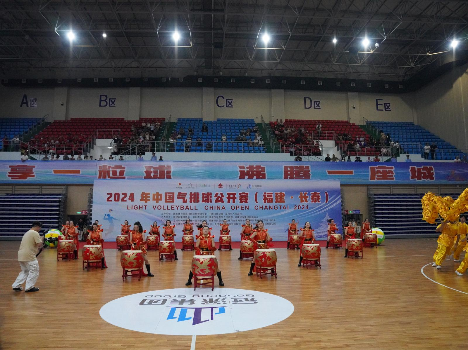 圖2  開幕式上的文藝匯演精彩紛呈.png