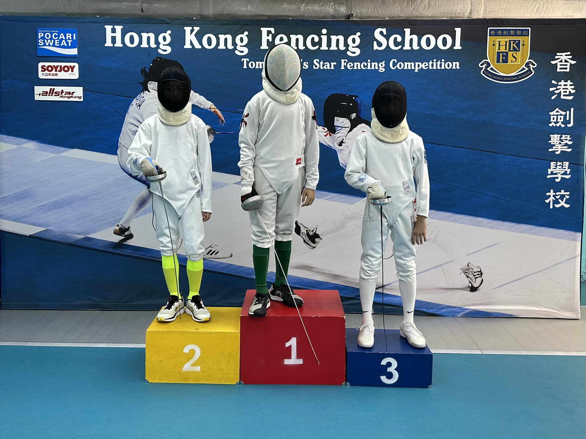 前香港劍擊代表隊教練黃贊所創(chuàng)立的香港劍擊學(xué)校  (4).jpg