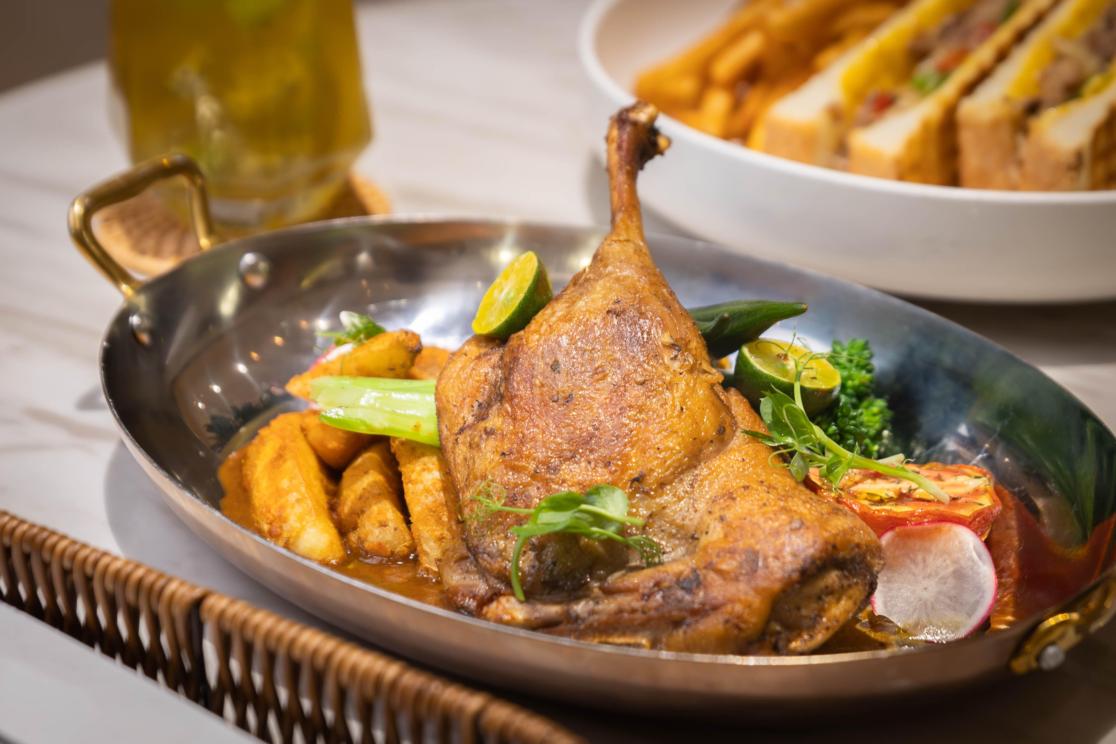 法式慢煮五香脆皮焗鴨 配 烤蔬菜焗薯角、香草青柑橘燒汁（半隻）.jpg