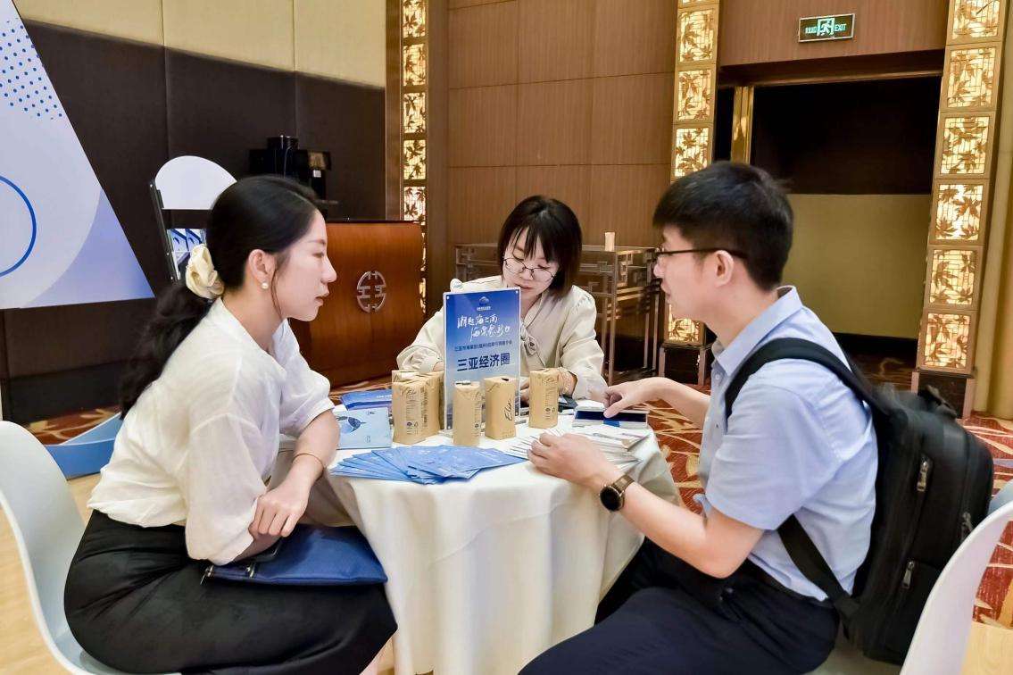 圖1- 三亞市海棠區(qū)招商引資團(tuán)隊(duì)搭建「政企資」交流對接平臺.jpeg