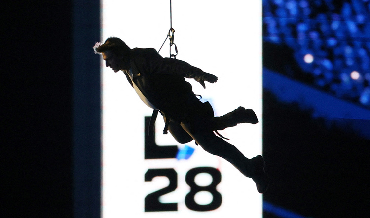 美國知名影星湯告魯斯在閉幕式上表演。圖源 路透社.JPG