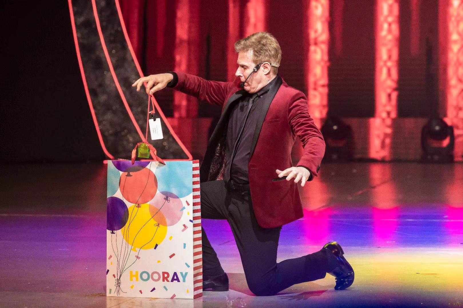 《織夢(mèng)者》魔術(shù) 表演者：蒂姆·埃利斯.jpg