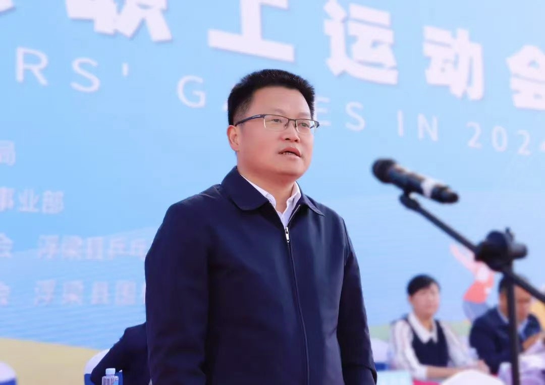 圖二 縣委書(shū)記程新宇宣布運(yùn)動(dòng)會(huì)開(kāi)幕.jpg