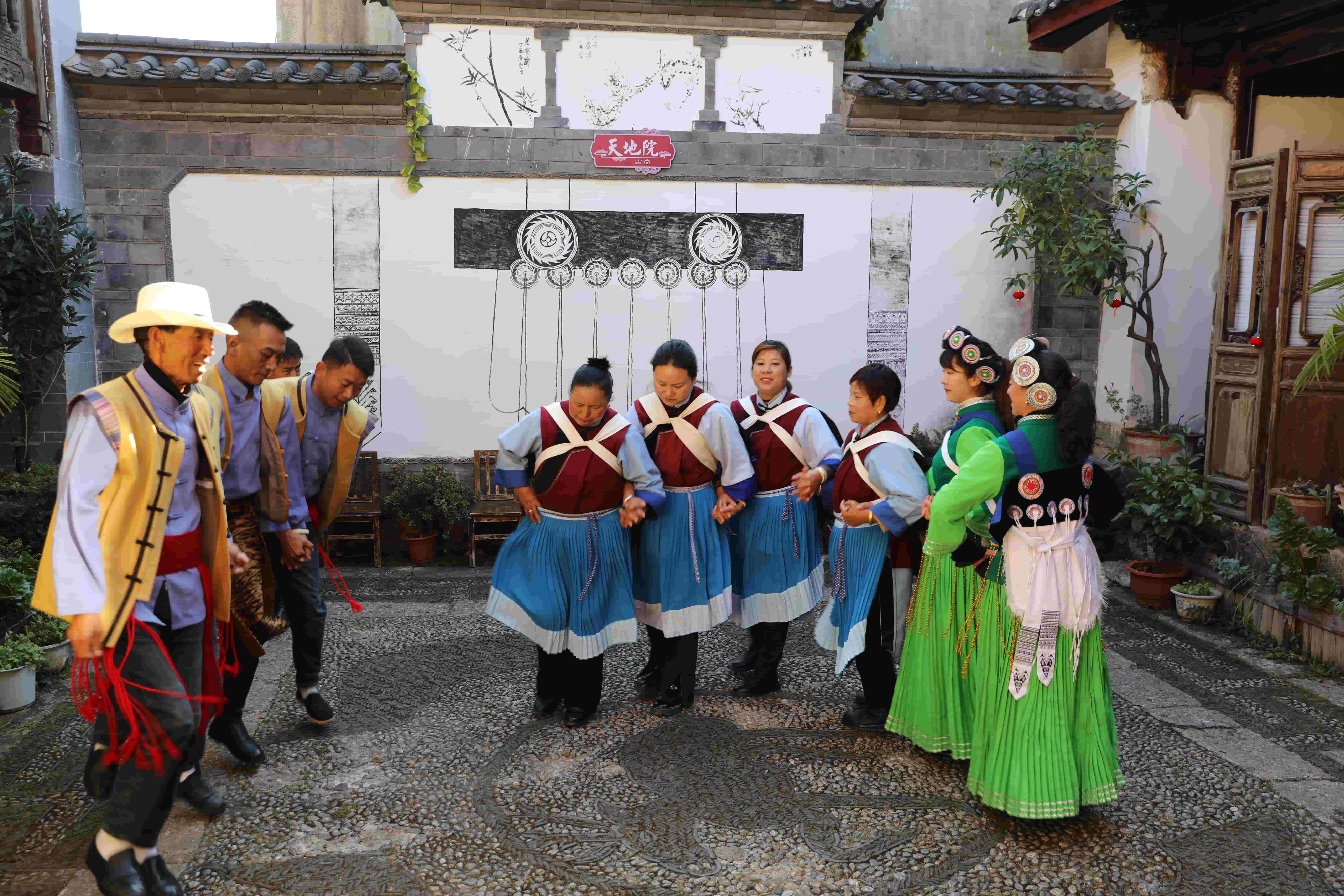 圖5：天地院原生態(tài)納西歌舞演出 王冰 攝.JPG