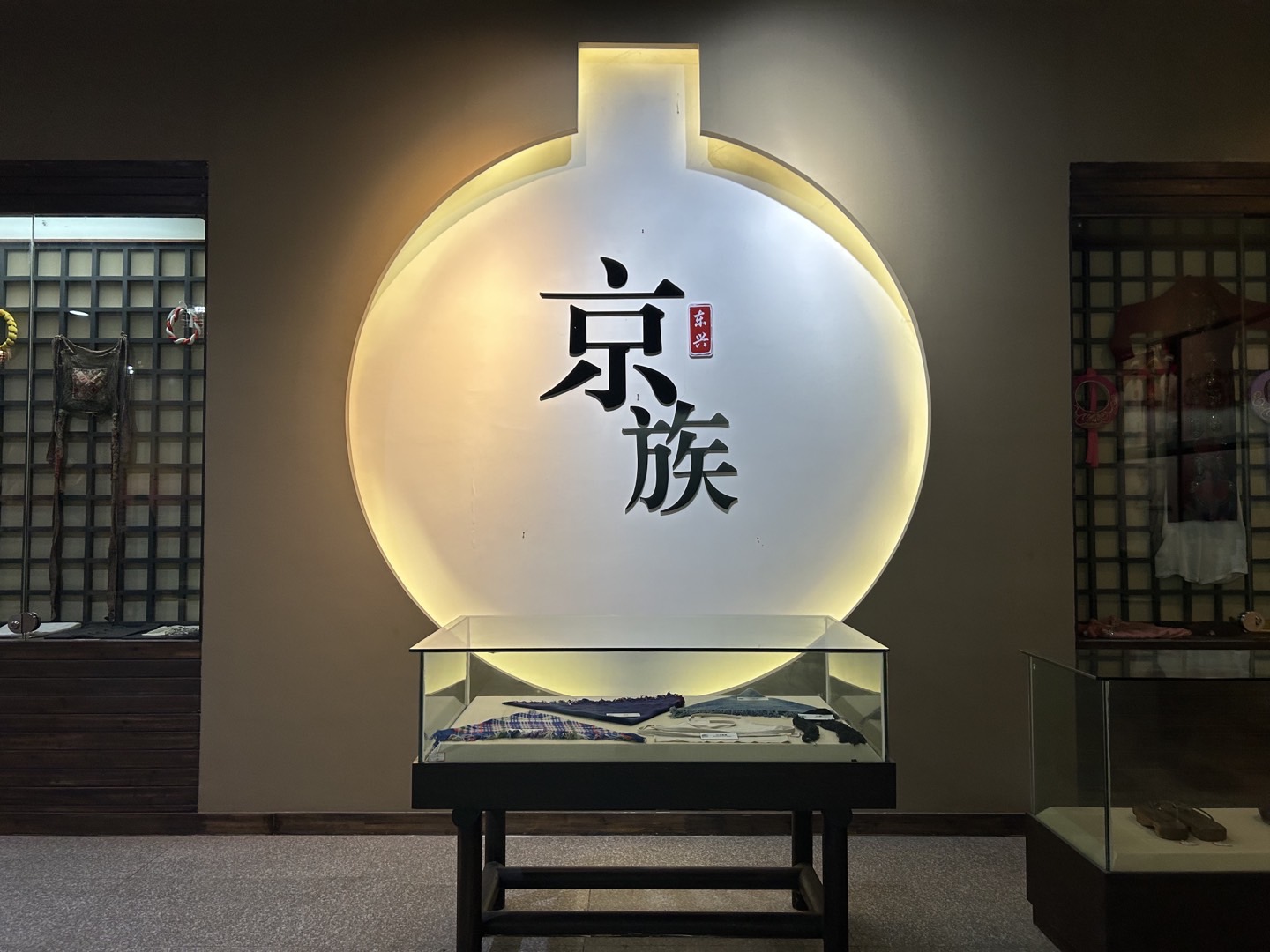 圖三、參觀考察京族博物館.jpg