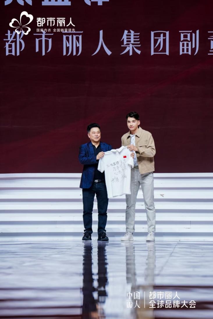 圖4：都市麗人集團副董事長張盛鋒及都市麗人品牌大使劉少林jpg.jpg