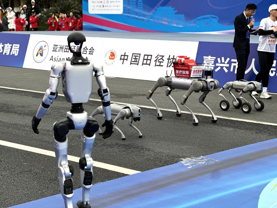 圖2圖說：宇樹機器人現(xiàn)身賽場.jpg