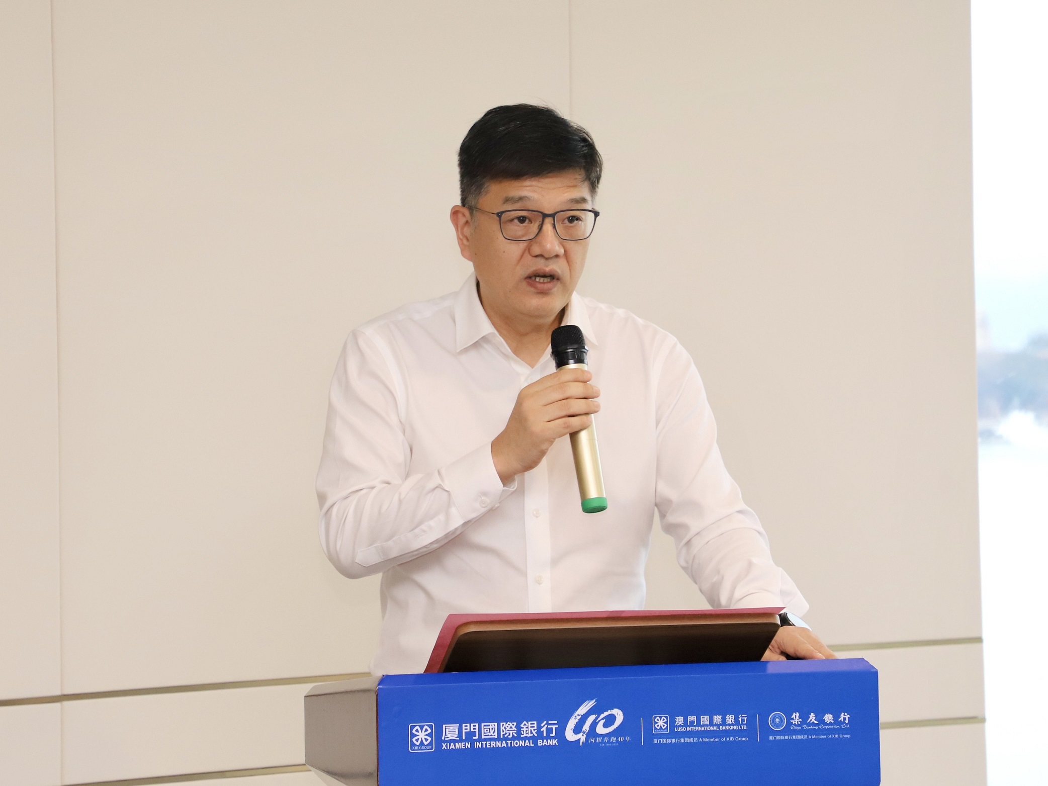 圖4 集友陳嘉庚教育基金主席、集友銀行行政總裁、考察團(tuán)團(tuán)長(zhǎng)徐俊致辭.jpeg