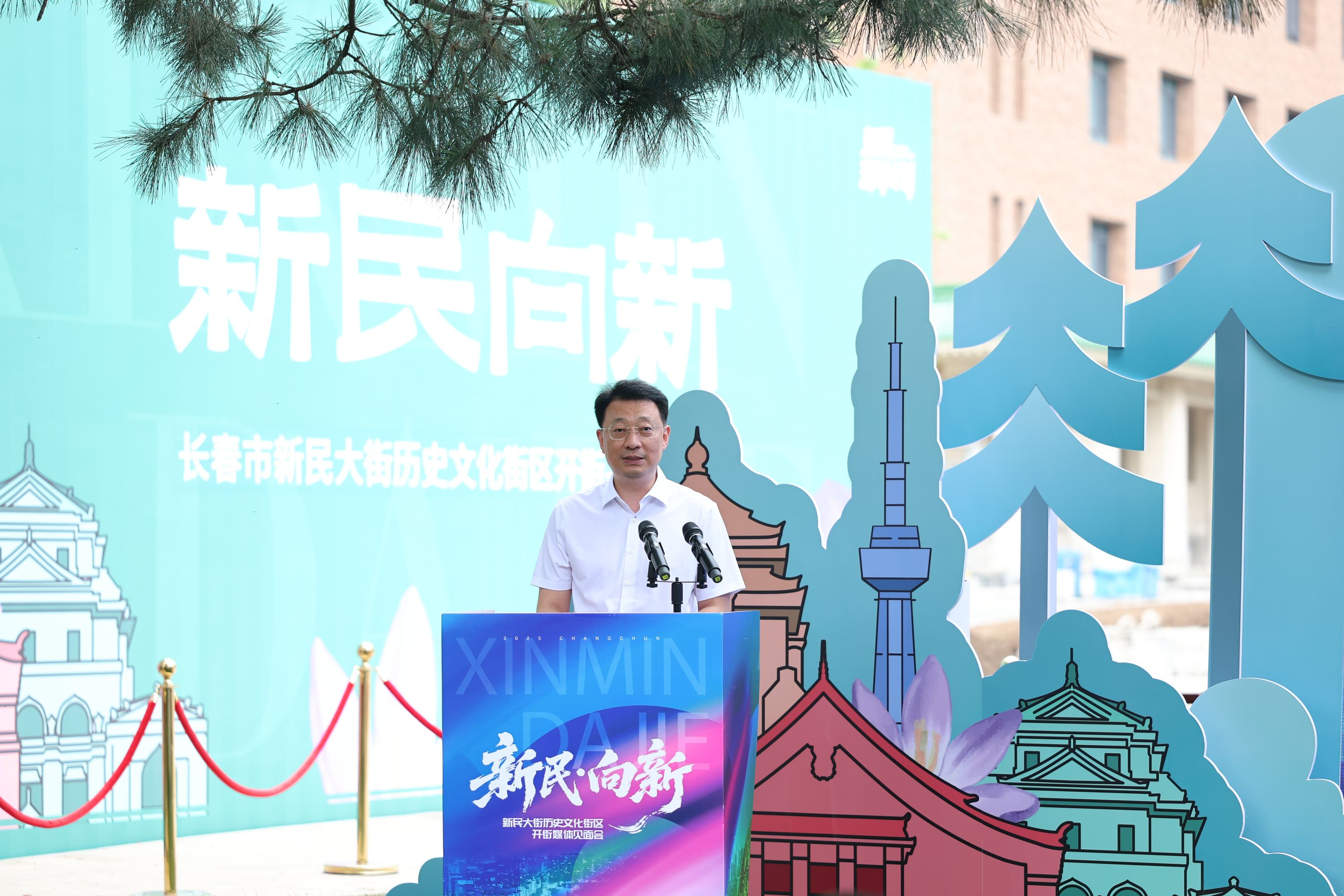 圖說二：長春市文廣旅局副局長金勇在發(fā)布會上介紹 拍攝王強(qiáng).jpg