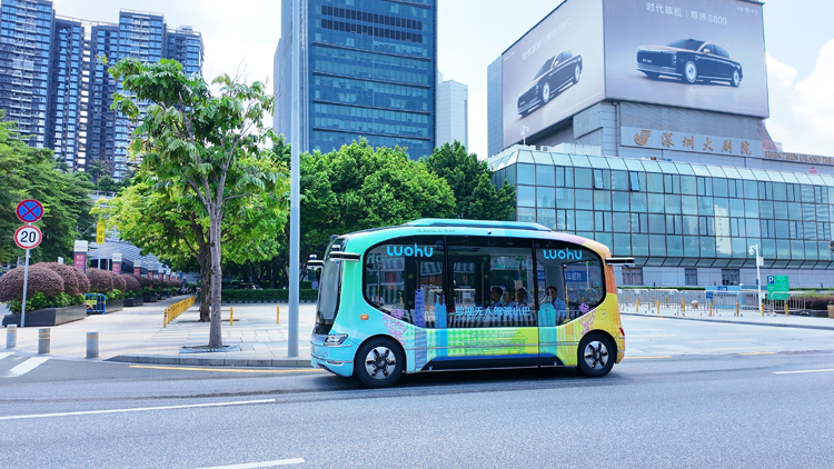 2、羅湖無(wú)人駕駛小巴.jpg