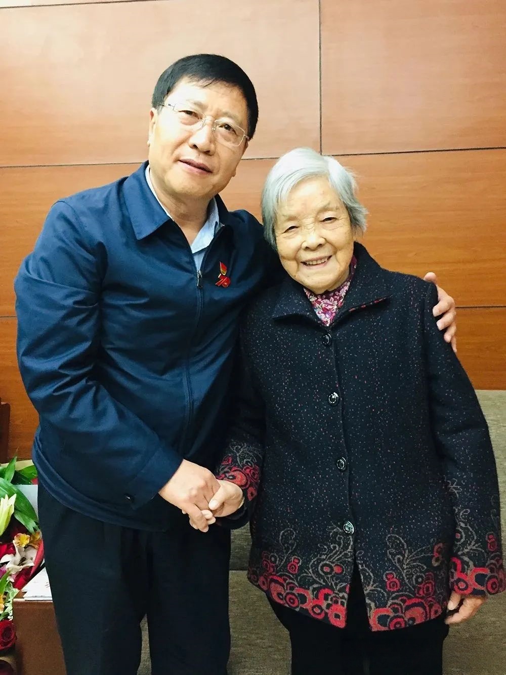 圖說三：看望開國將軍甘祖昌夫人、「全國道德模範」、「最美奮鬥者」 龔全珍.jpg