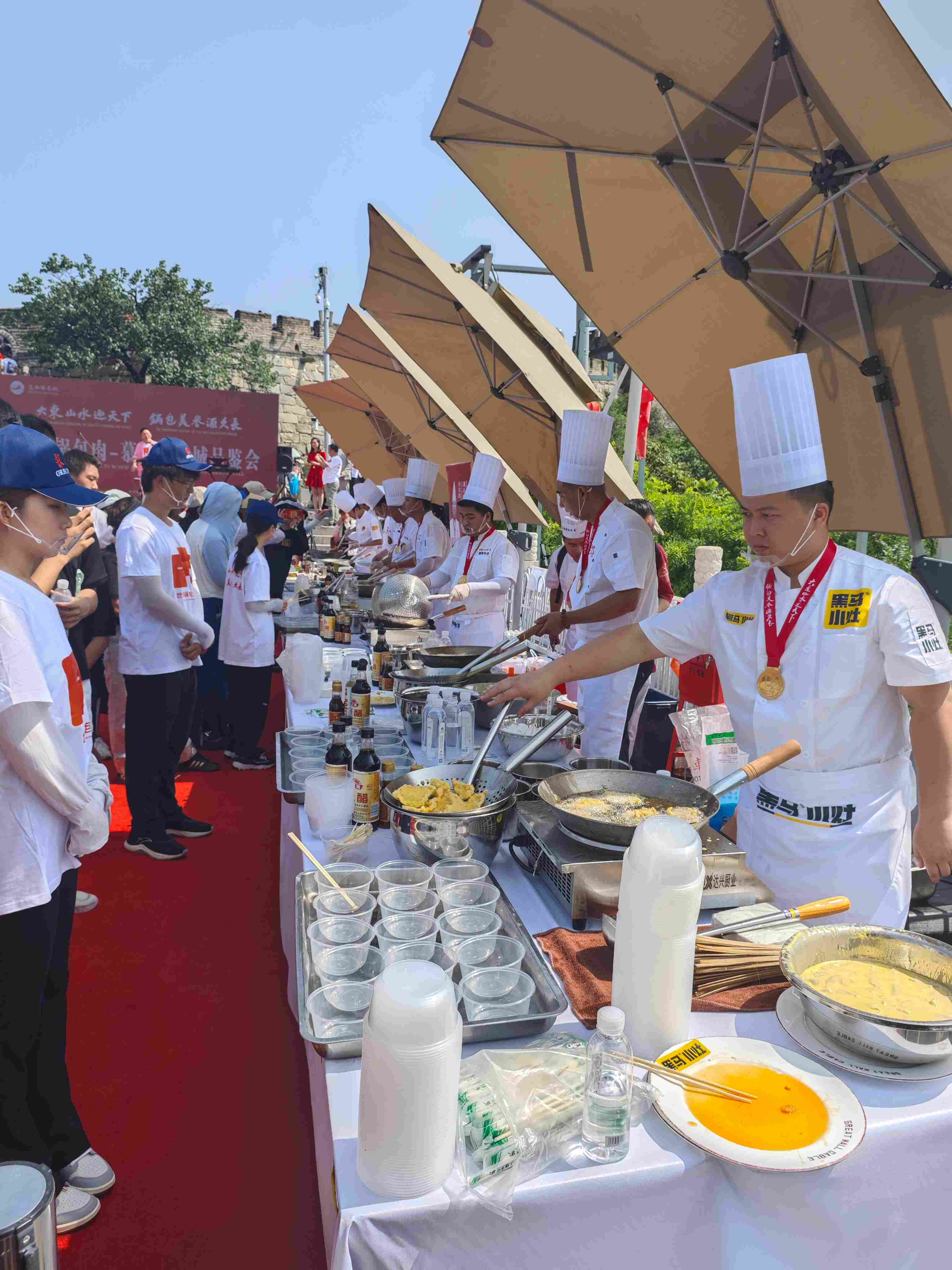 圖說二：2024年7月，以「大東山水迎天下?鍋包美譽(yù)源久長」為主題的世界鍋包肉大賽登陸慕田峪長城.jpg