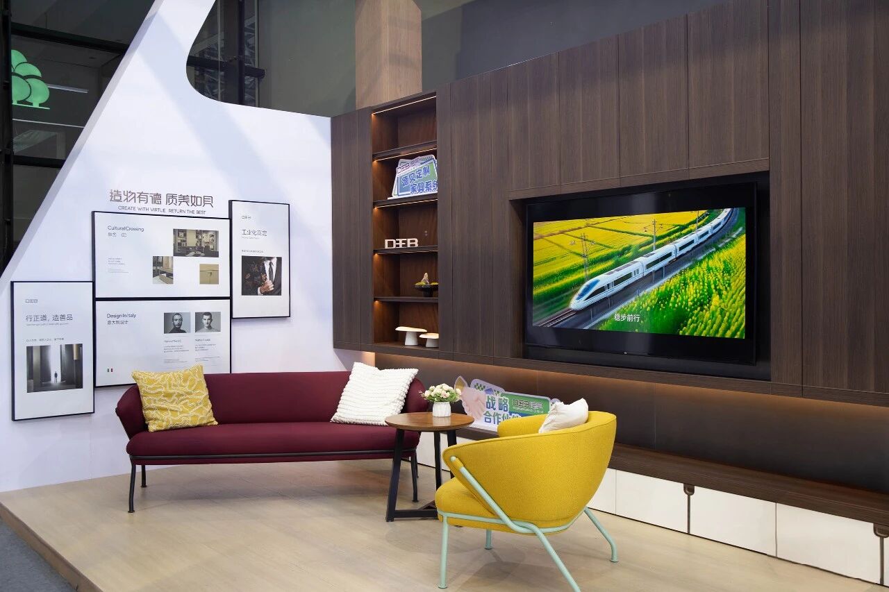 1、在此次廣西國際林木展豐林展廳內(nèi)德貝定制家具系統(tǒng)精彩亮相.jpg