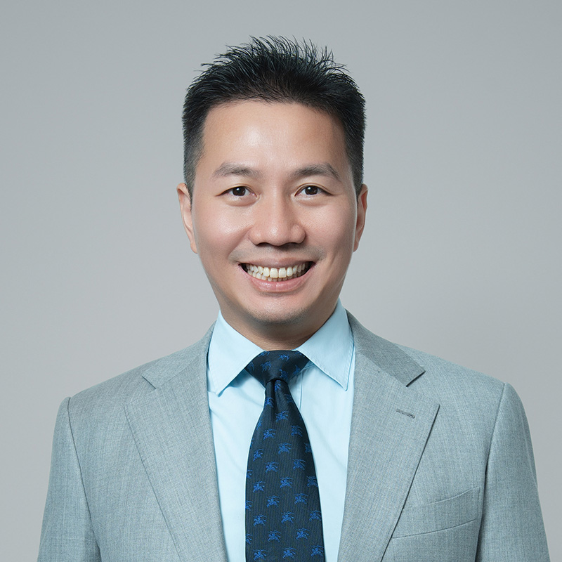 Elliott Hau-Headshot-highres-800x800 (002).jpg