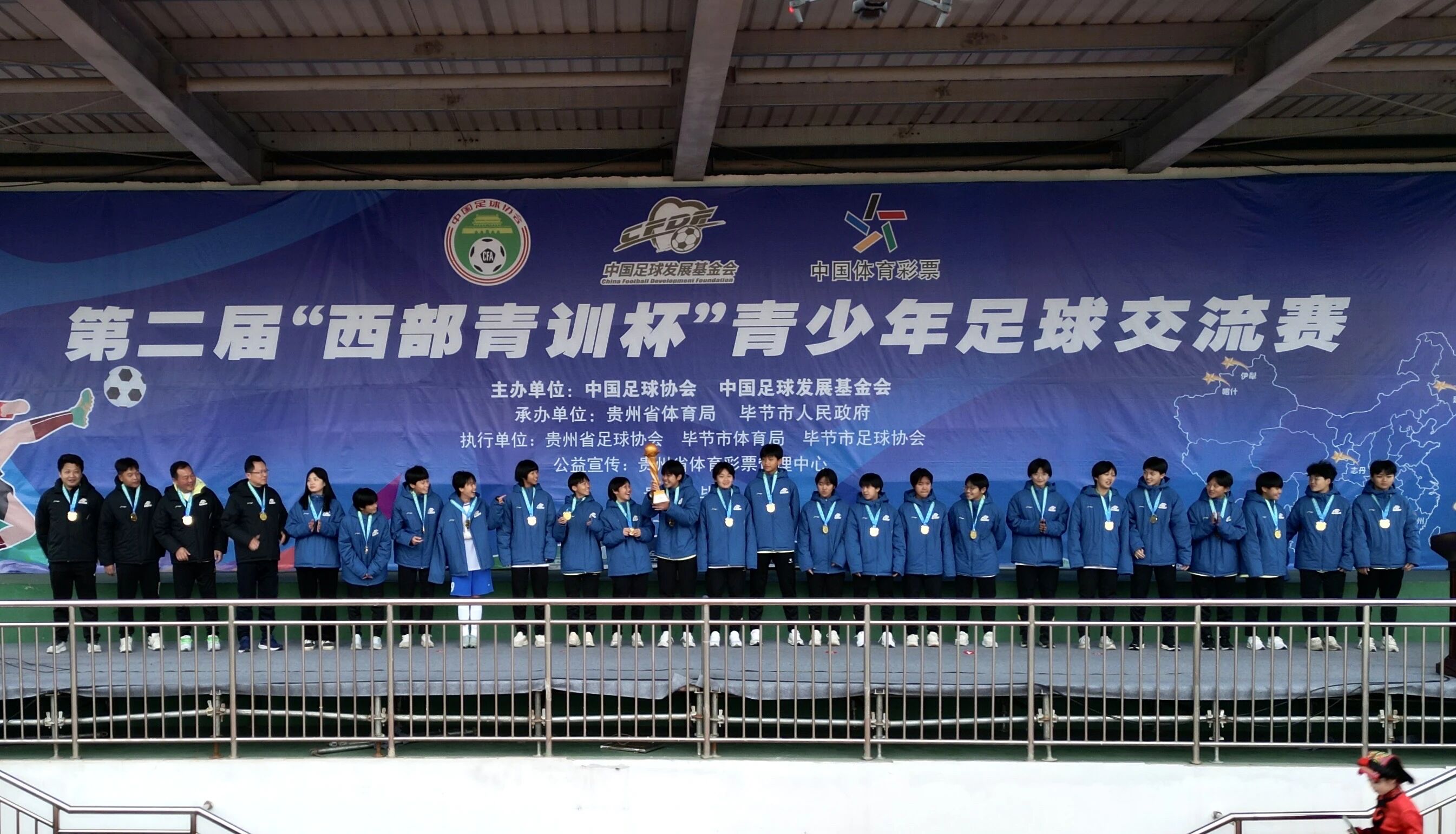 圖4：第二屆「西部青訓杯」青少年足球交流賽現(xiàn)場.jpg