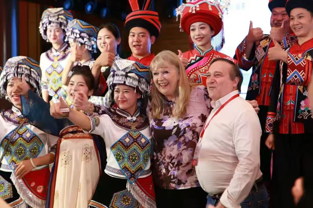 藤茶走出大山 走向國(guó)際.jpg